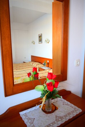 Room, 1 Bedroom, Patio | 1 bedroom, travel crib