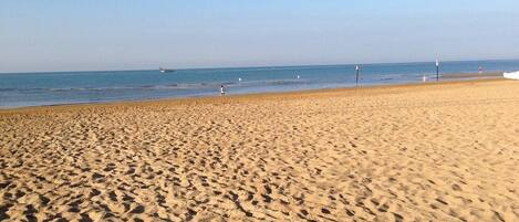 Apartment, 2 Bedrooms, Balcony, City View | Beach