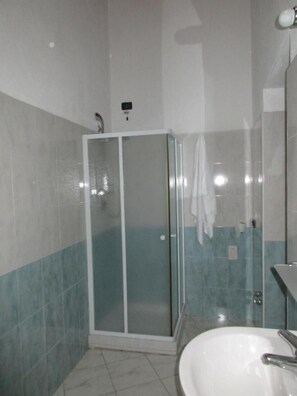Bathroom - Very Big Room in Agriturismo Rocca Dei Marchesi (Sabbio Chiese)