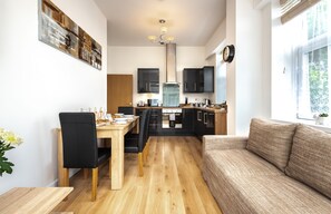 Apartment, 2 Schlafzimmer | Wohnbereich