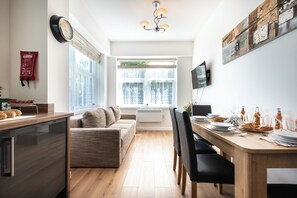 Apartment, 2 Schlafzimmer | Esszimmer
