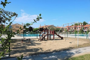 Villa, 2 chambres, balcon, vue sur le jardin | Espace pour enfants