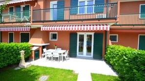 Villa, 2 Bedrooms, Balcony, Garden View | Property entrance