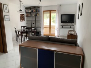 Apartment, 2 Bedrooms, Accessible, Balcony | Interior