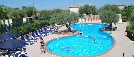 Leilighet, 2 soverom, røyk, terrasse | Basseng | Utendørsbasseng