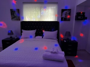 Apartamento, 1 quarto, varanda, vista para a cidade | 1 quarto, roupa de cama