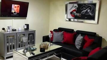 Apartment, 1 Bedroom, Patio, City View | Interior