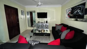 Apartment, 1 Bedroom, Patio, City View | Living room