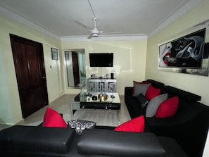 Apartment, 1 Bedroom, Patio, City View | Ruang tamu
