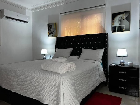 Apartment, 1 Bedroom, Patio, City View | 1 bilik tidur, cadar katil