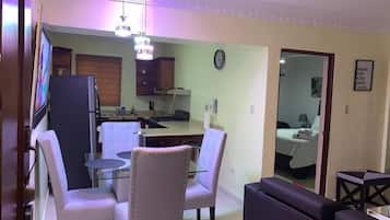 Apartment, 1 Bedroom, Patio, City View | Dining room
