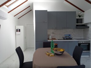 House, 2 Bedrooms, Smoking, Balcony | Interior