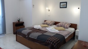 Unclassified image, 4 of 17, button - "holiday House in old Village" (Dubrovnik)