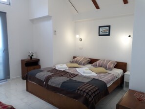 Casa, 2 habitaciones, para fumadores, balcón | 2 habitaciones