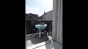 Casa, 2 habitaciones, para fumadores, balcón | Balcón