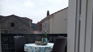 Unclassified image, 2 of 17, button - "holiday House in old Village" (Dubrovnik)