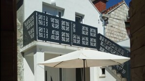 Unclassified image, 3 of 17, button - "holiday House in old Village" (Dubrovnik)