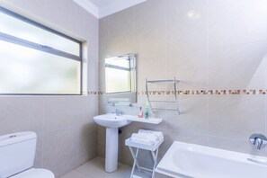 Zimmer, 1 Schlafzimmer, Raucher, Balkon | Badezimmer | Dusche