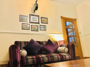 Apartment, 1 Bedroom, Fireplace, Garden View | Living area | Books - Station View Lodge - Near Balbirnie House Markinch (Glenrothes)