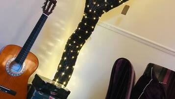 Apartment, 1 Bedroom, Fireplace, Garden View | Interior