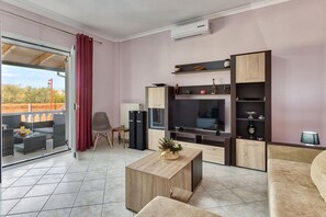 Huvila, 2 makuuhuonetta, tupakointi sallittu, yksityinen uima-allas | Olohuone