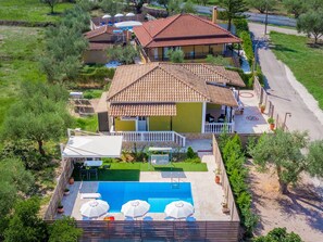 Villa, 2 habitaciones, fumadores, piscina privada | Piscina | Una piscina al aire libre