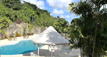 Rockley Golf 810 is a 2 Bedroom, 2 Bathroom 1st Floor Apartment With Pool