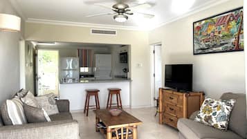 Apartment, 2 Bedrooms, Balcony, Garden View | Interior