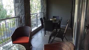 Appartement, 3 chambres, accessible aux personnes à mobilité réduite, fumeur | Balcon