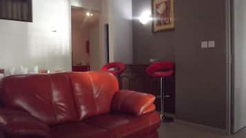 Apartment, 3 Bedrooms, Accessible, Smoking | Living area