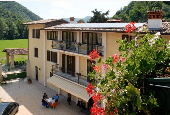 Exterior - Double Room in Agriturismo Rocca Dei Marchesi - in Peaceful Area (Sabbio Chiese)