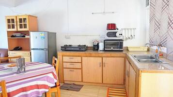 Apartment, 3 Bedrooms, Smoking, Private Pool | Ruang makan