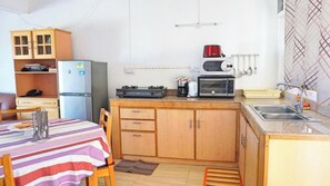 Căn hộ, 3 phòng ngủ, hút thuốc, hồ bơi riêng | Phòng ăn