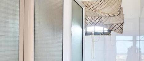 Appartement, 3 chambres, fumeur, piscine privée | Salle de bain