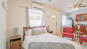 Room, 1 Bedroom, Accessible, Smoking | 1 bedroom