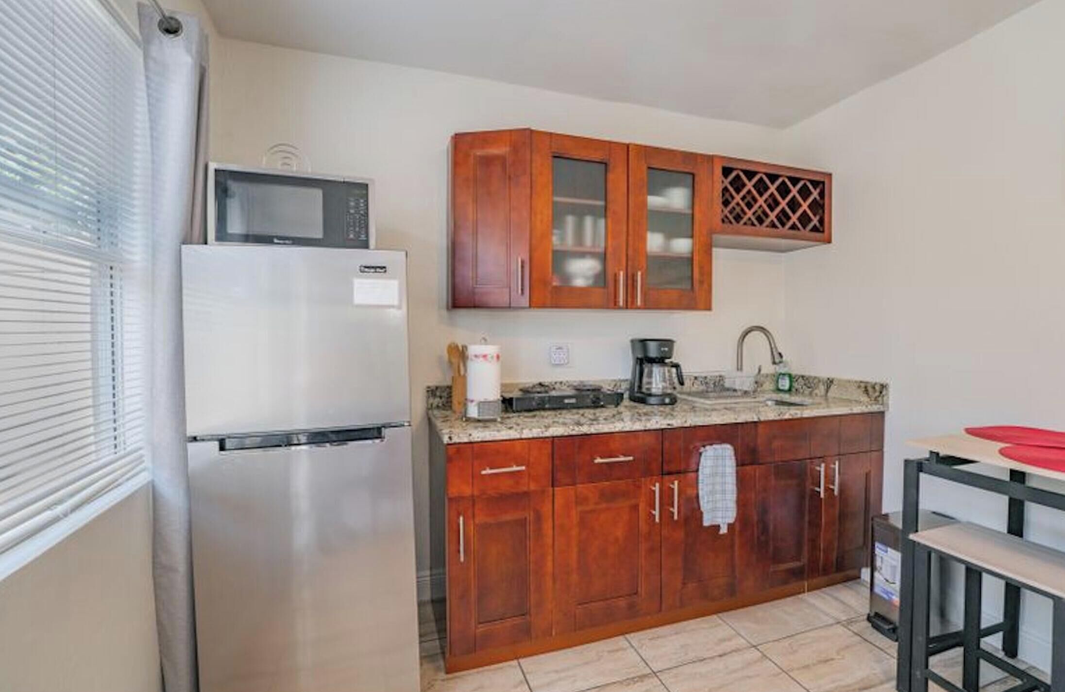 Room, 1 Bedroom, Accessible, Smoking | Dining