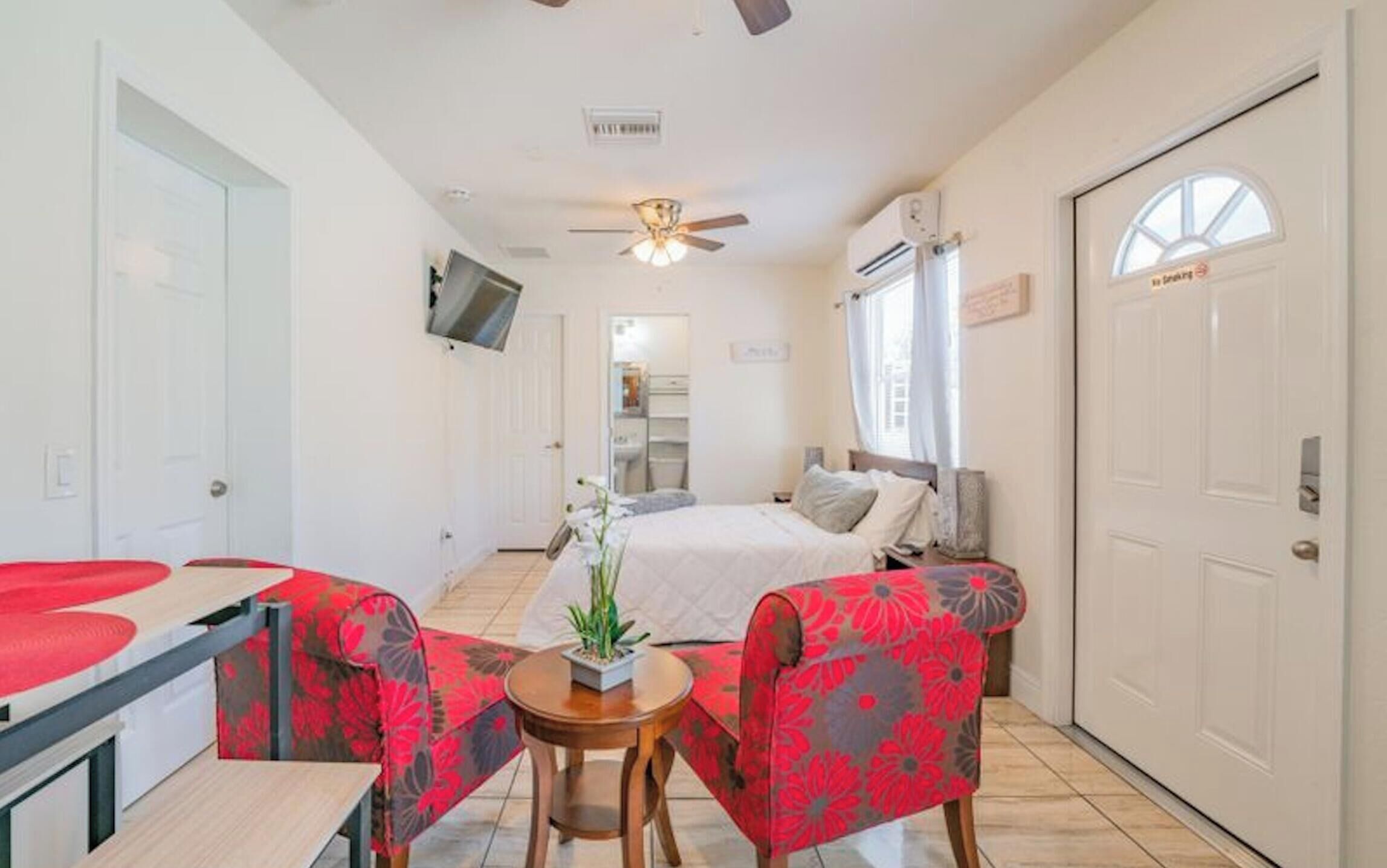 Room, 1 Bedroom, Accessible, Smoking | 1 bedroom