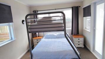 3 bedrooms, iron/ironing board, free WiFi, bed sheets