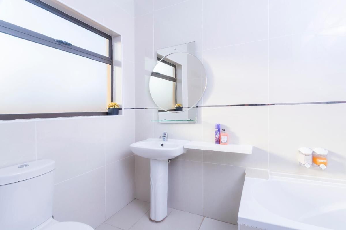 Room, 1 Bedroom, Accessible, Smoking | Bathroom | Bathrobes