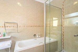 Zimmer, 1 Schlafzimmer, Raucher, Balkon | Badezimmer