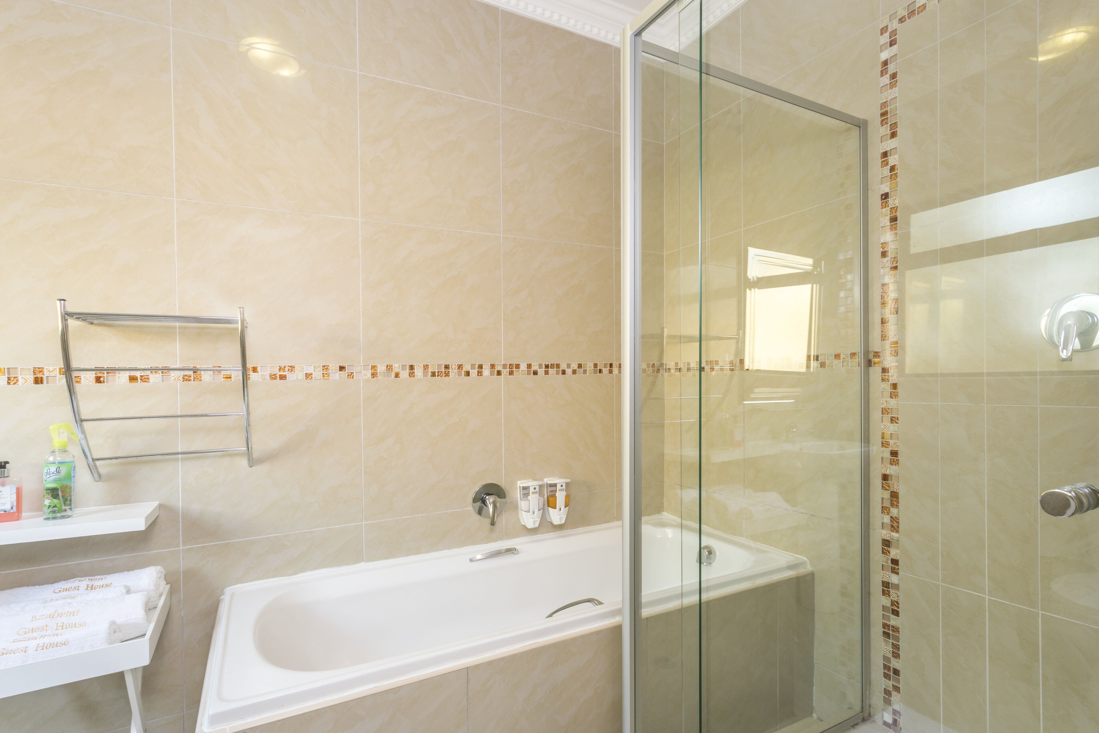 ルーム 1 ベッドルーム 喫煙可 バルコニー | バスルーム