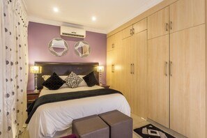 1 bedroom, WiFi - Room-ezulwini Guest House - Queen Room w (Ballito)