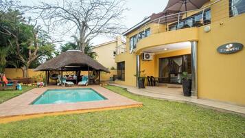 Zimmer, 1 Schlafzimmer, Raucher, Balkon | Pool