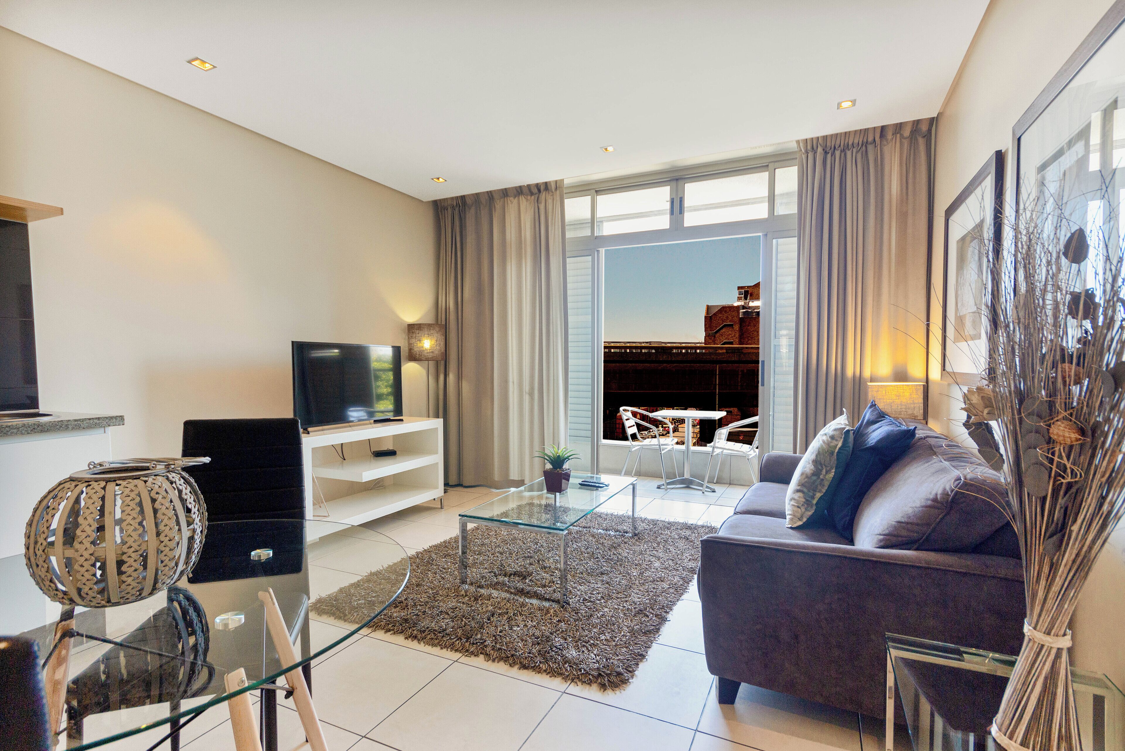 Apartment, 1 Bedroom, Smoking, Balcony | Living area