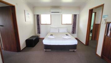 Standard House | 2 bedrooms, iron/ironing board, bed sheets