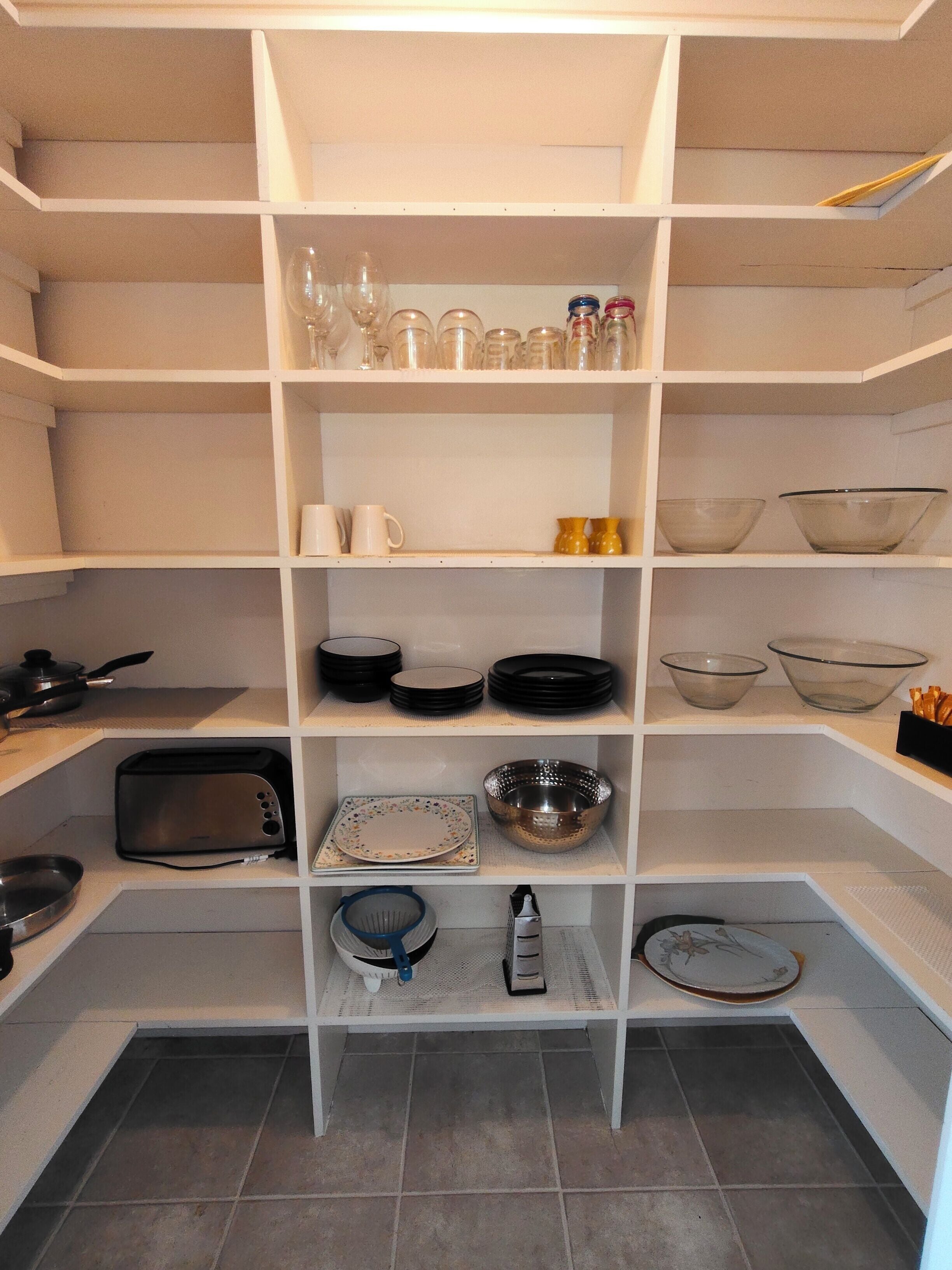 Standard House | Private kitchen | Fridge, microwave, oven, stovetop