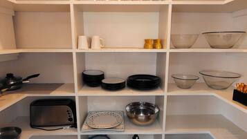 Standard House | Private kitchen | Fridge, microwave, oven, stovetop