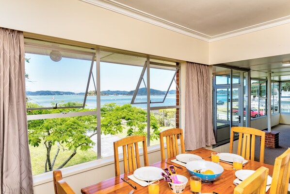 Standard House | In-room dining - Te Ra Beach House (Paihia)