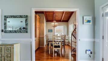 House, 6 Bedrooms | Dining