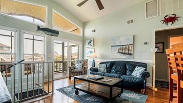 House, 6 Bedrooms | Living area | Smart TV